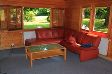 Neu eingerichtet lädt das Gartenhaus zu verschiedenen Aktivitäten ein.