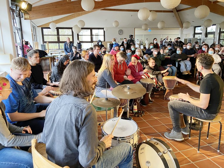 Viel Spaß hatten die Beschäftigten bei der musikalischen Begleitung der "Profis" aus dem Aalto-Theater.