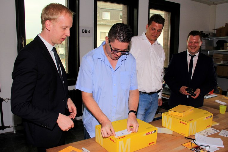 Beim Praxistag in der "Alten Post" lernten die Teilnehmer die Aufgaben kennen, die in einem Paketshop anfallen. 