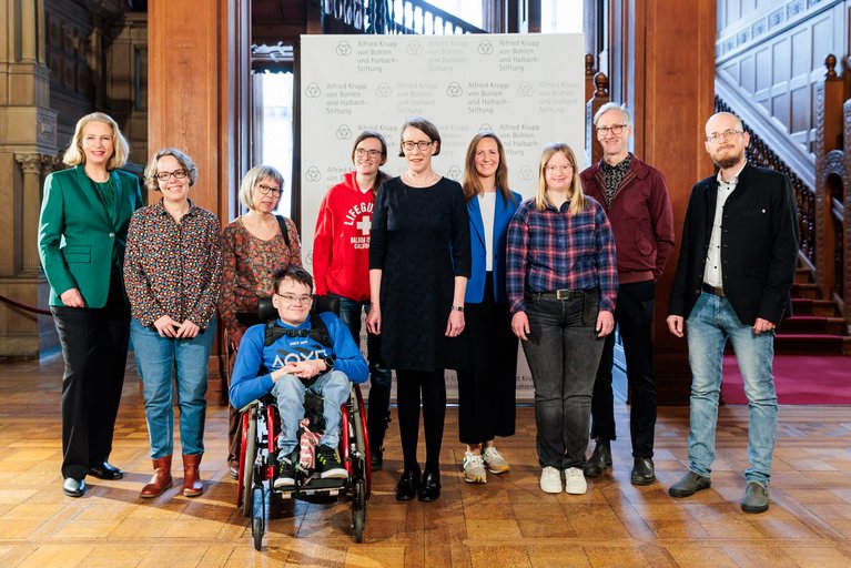 Bei der Pressekonferenz in der Villa Hügel durfte die Theater- und Kulturwerkstatt ihr neues Projekt vorstellen.
 Foto: Kruppstiftung/Schuchrat Kurbanov
