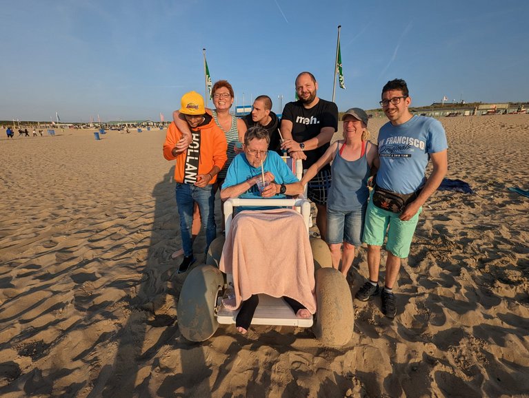 Am Strand hatten alle viel Spaß.