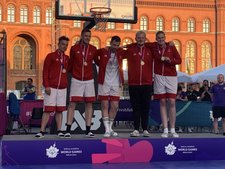 So sehen Sieger aus: Die Unified Baskets mit der Goldmedaille.