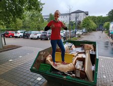 Geschafft! Der Dachboden ist entrümpelt und der Container voll. Wieder ein Projekt in Rekordzeit abgeschlossen!