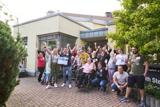 So viele glückliche Gesichter zeugen davon, dass dieses Sommerfest der Mitarbeitenden aus der Deutsche Bank-Filiale Essen-Steele ein voller Erfolg war.