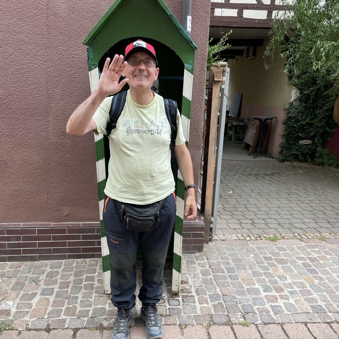 Pilger im Wachhäuschen