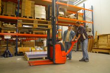 Beschäftigte im Lager