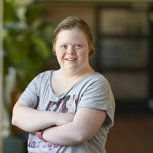 Selbstbewusste junge Beschäftigte