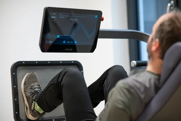 Training auf einem Milon-Fitnessgerät