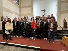 Gemeinsam mit Bürgermeister Rudolf Jelinek (vorne, 3.v. rechts) freuten sich Teilnehmende und Workshop-Leitungen über den gelungenen Josefstag.