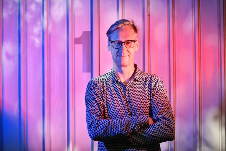 Markus Höller leitet das Projekt Varieté Inklusiv und ermöglicht Schülern mit und ohne Behinderung das Lernen in kulturellen Erfahrungsräumen. Die Stiftung Mercator fördert das Projekt und damit auch die Inklusion, denn so kommen die Schüler im positiven Kontext miteinander in Berührung. 