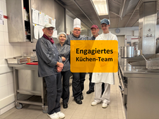 Das inklusive Team aus der Küche im Hotel Franz kocht einmal pro Monat ein Spenden-Mittagessen.