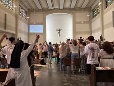 Lieder und Gebete wurden mit Bewegung lebendig gestaltet.