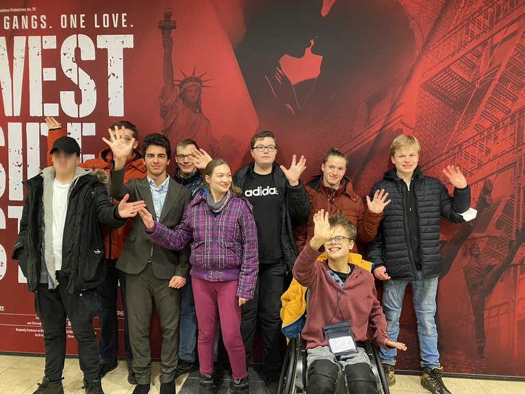 Die Musical AG hat sich eine Profi-Aufführung der "West Side Story" angesehen, die sie im Mai selber aufführt.