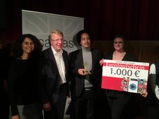 Das Team durfte sich über einen Event-Gutschein in Höhe von 1.000 Euro freuen. Bürgermeister Britz überreichte dem Hotel-Team den Award.