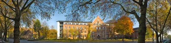 Historische Backsteinfassade des Franz Sales Hauses