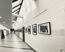 Die ukrainischen Fotografin Anastasy Zaruba hat bei den Invictus Games 2023 fotografiert und einige Bilder im Sportzentrum ausgestellt.