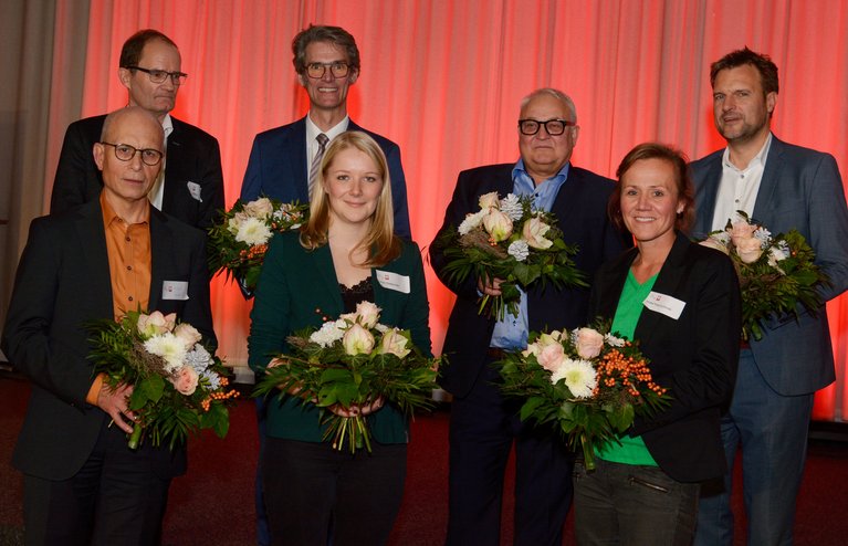 Der neu gewählte Caritasrat mit Hubert Vornholt (vorne links). Foto: Caritas | Christoph Grätz