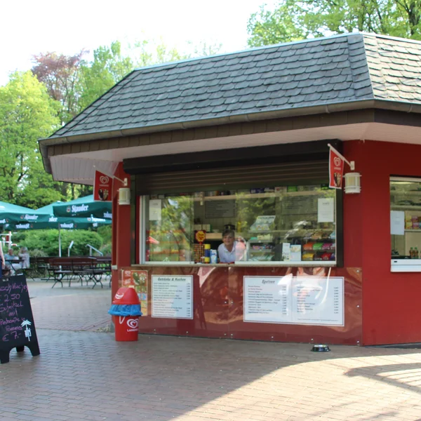 Roter Imbissstand in der Gruga: Der Kiosk am Landhaus
